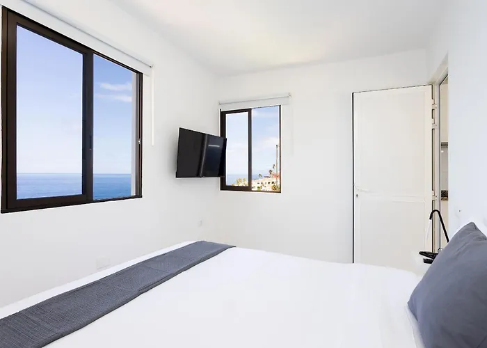 아파트 Home2book Sunlit Coastal Escape Puerto Santiago *